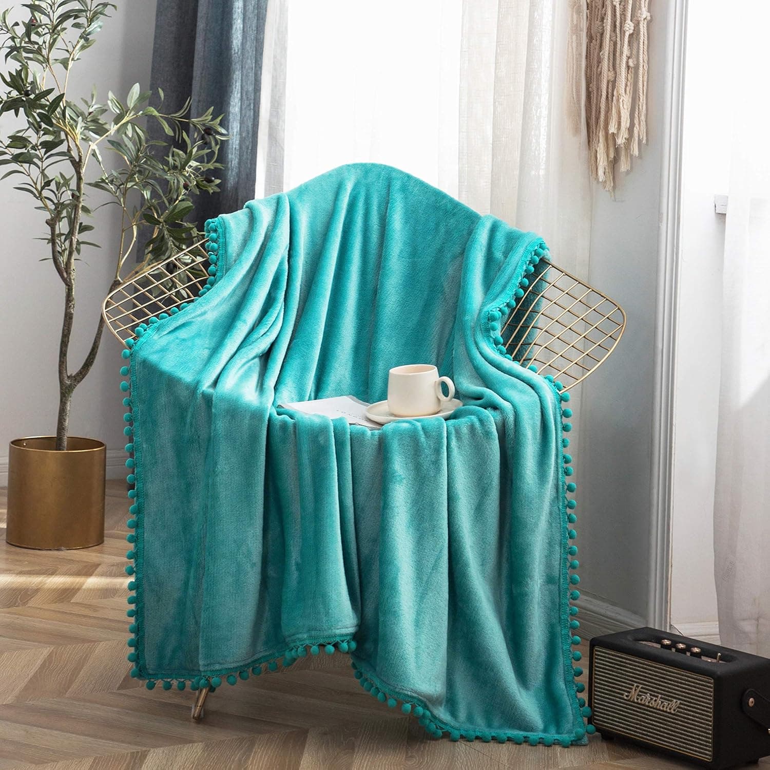 Flauschige Kuscheldecke mit Pompoms Einfarbig Seeblau 150x200cm - warm & weich Microfaser flannel Fleecedecke, Falten-beständig Wohndecke/Sofadecke
