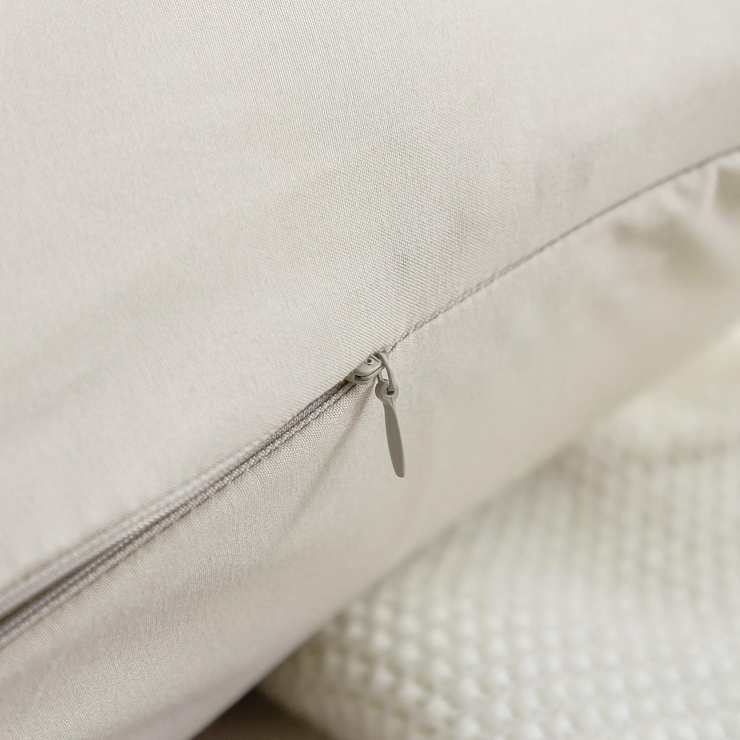 2er-Set Kissenbezug Hochwertig & Qualitäts Kissenhülle mit Reißverschluss 100% Microfaser (80 x 80 cm, Beige) 4