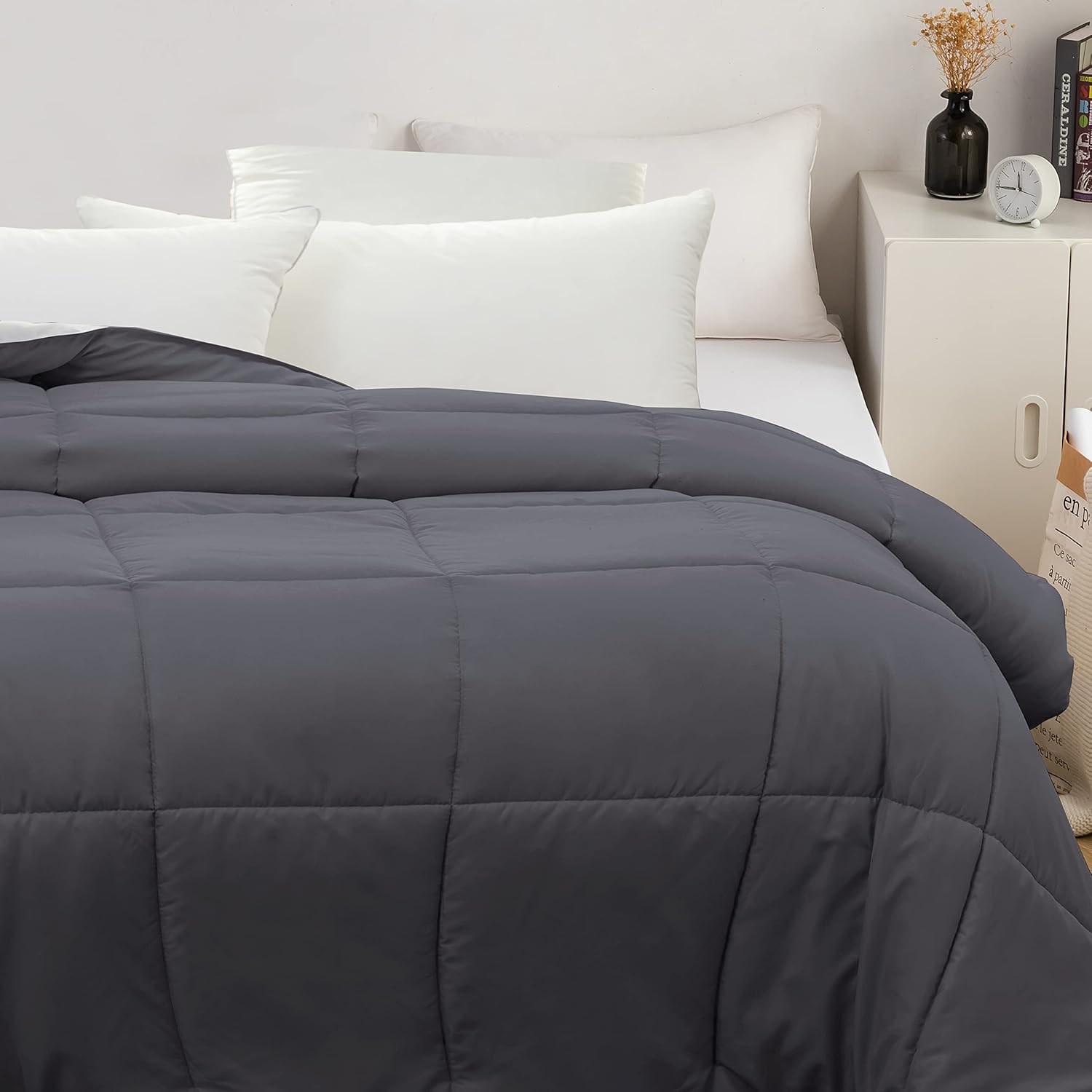 AYSW Two-Tone Winter Warm Duvet 450g/m² Thick 200x200cm Hypoallergenic Dark Grey + Light Grey Reversible Bed Duvet 2 Person Comforter 3
