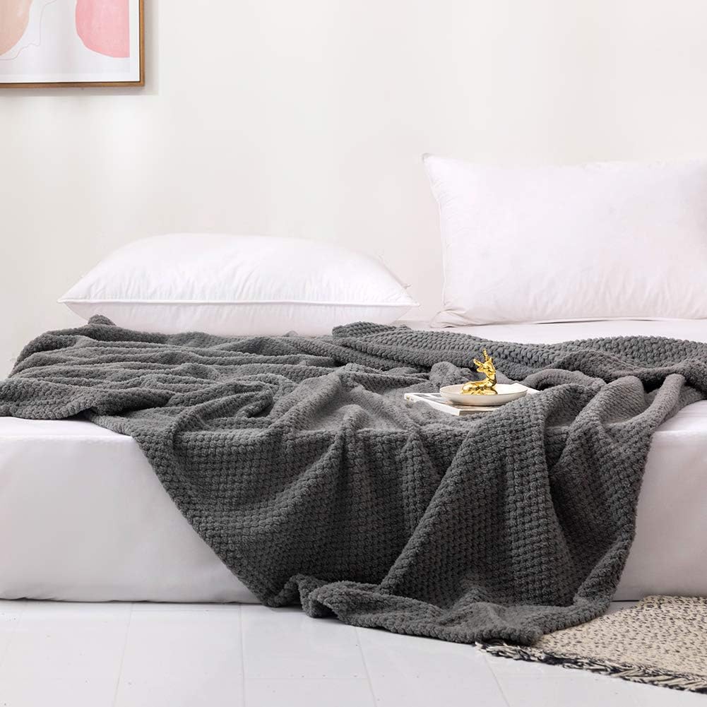 240GSM Kuscheldecke Wohndecke 220x240cm hochwertige Flauschige Waffelpique Decke Grau - weiche Microfaser Flanell Sofadecke 4