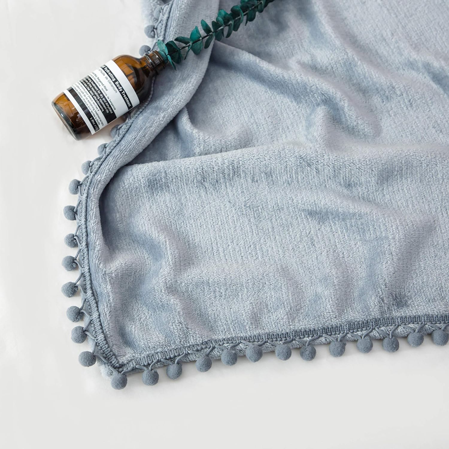 Fluffy Cuddle Blanket with Pompoms Solid Grey 150x200cm - warm & soft Microfiber flannel Fleece Blanket, Wrinkle-resistant Living Blanket/Sofa Blanket 5