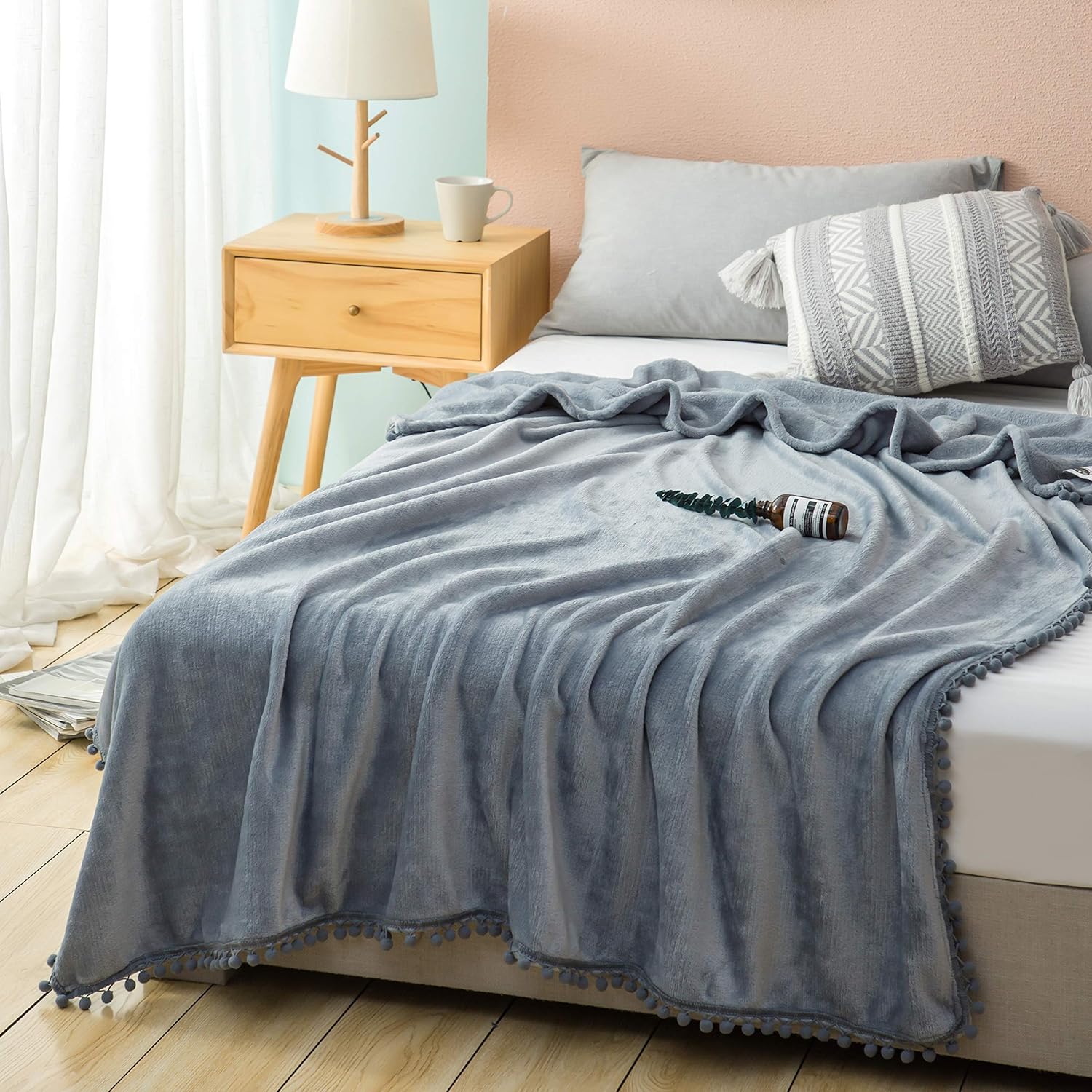 Fluffy Cuddle Blanket with Pompoms Solid Grey 150x200cm - warm & soft Microfiber flannel Fleece Blanket, Wrinkle-resistant Living Blanket/Sofa Blanket 3