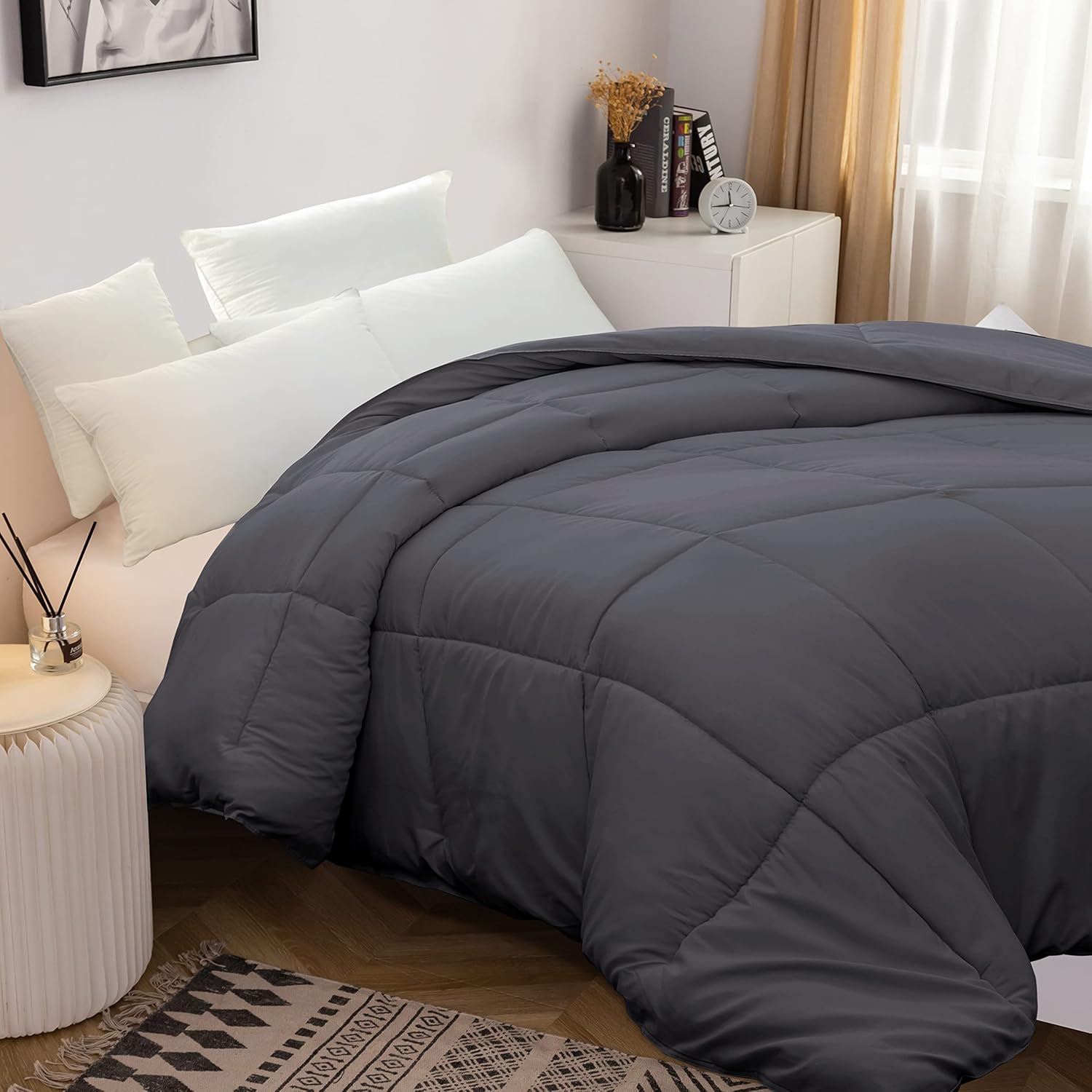 AYSW Lightweight Flannel Duvet 220x240cm Hypoallergenic Embossed Stripes Grey Reversible Bed Duvet 2 Person Comforter 4