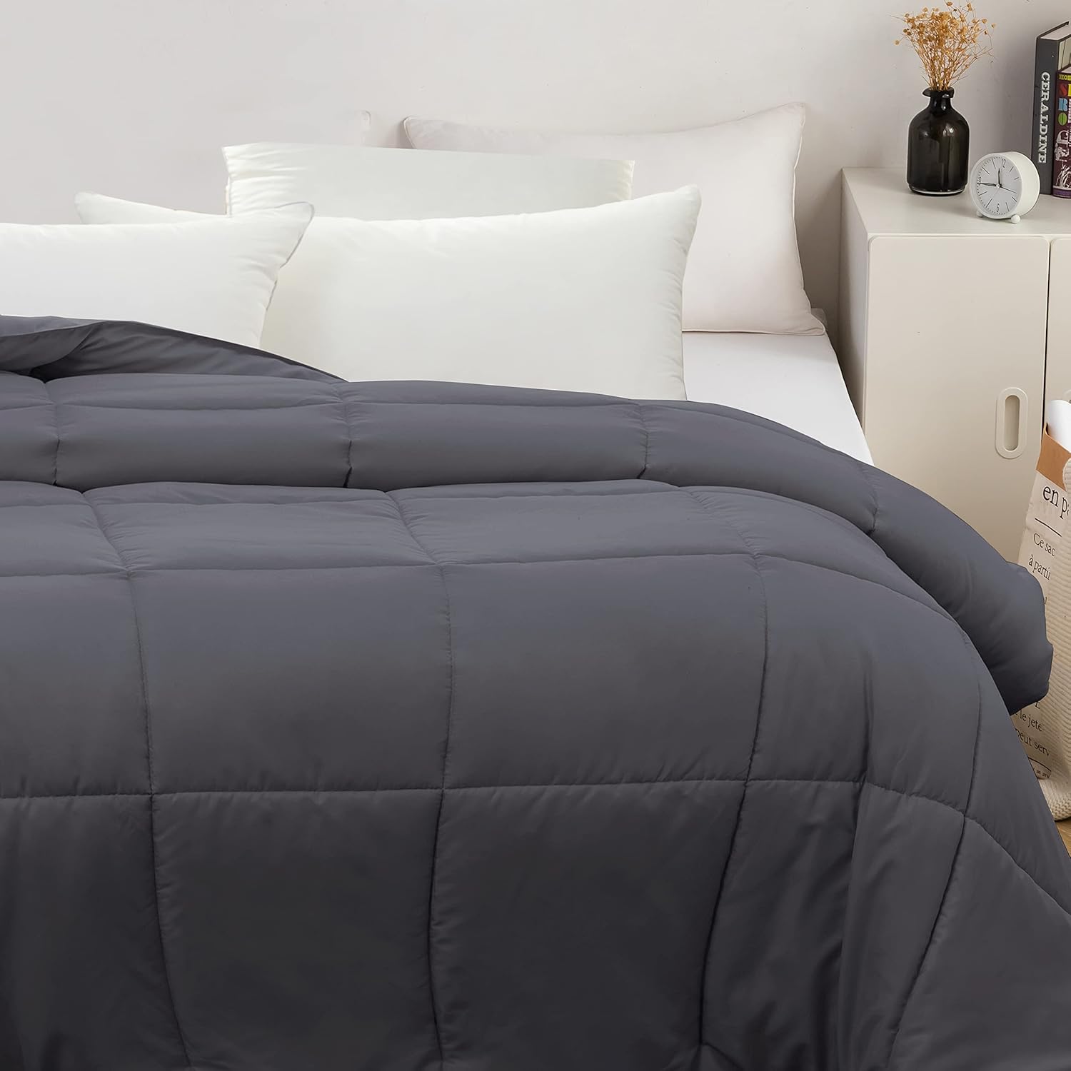 AYSW Lightweight Flannel Duvet 220x240cm Hypoallergenic Embossed Stripes Grey Reversible Bed Duvet 2 Person Comforter 3