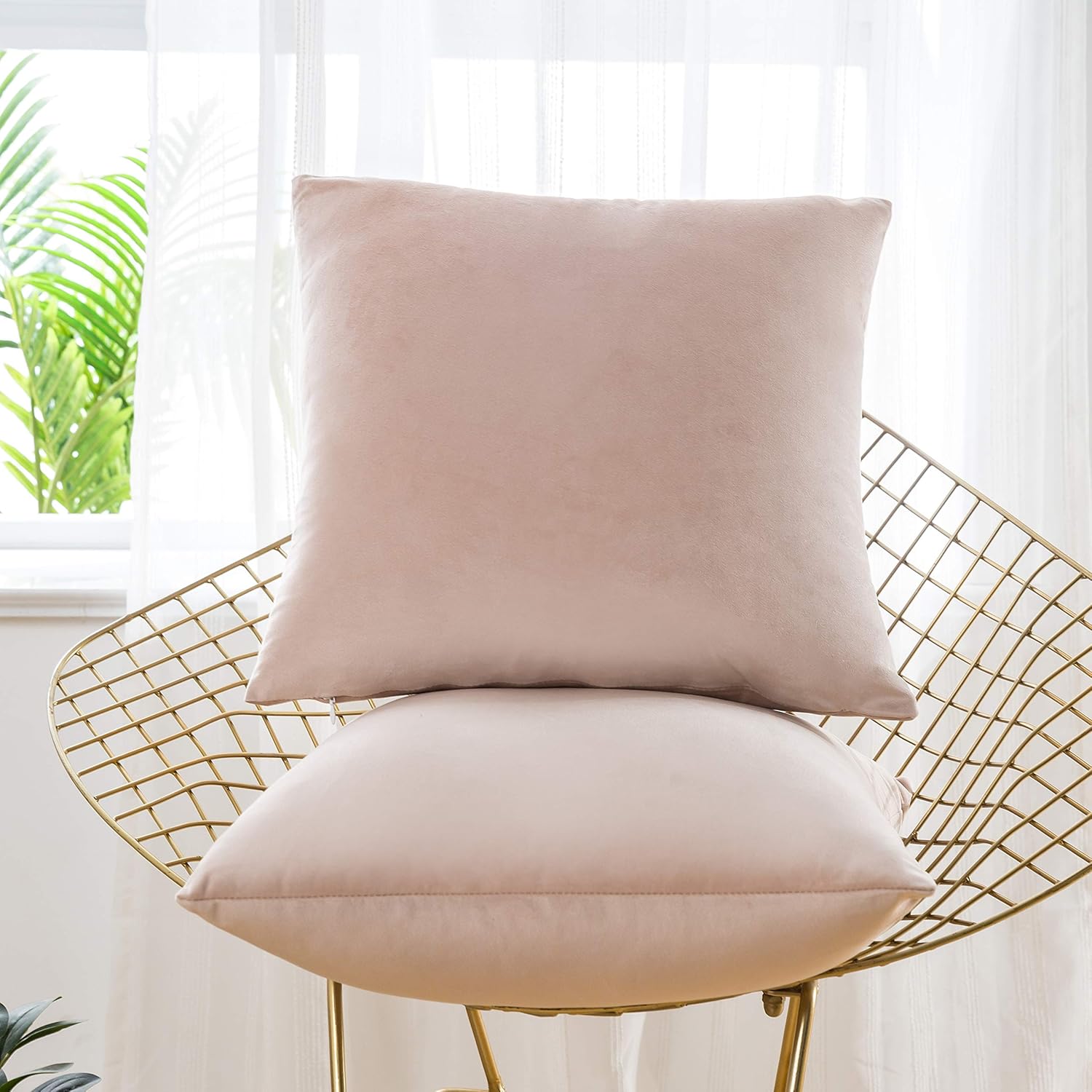 Pillowcase 45 x 45 cm, Pink 2-pack, Decorative pillowcases made of solid, soft velvet, Pillowcases with accent, Euro pillowcases for farmhouse, Couch, Sofa, Kids, Indoor & Outdoor 2