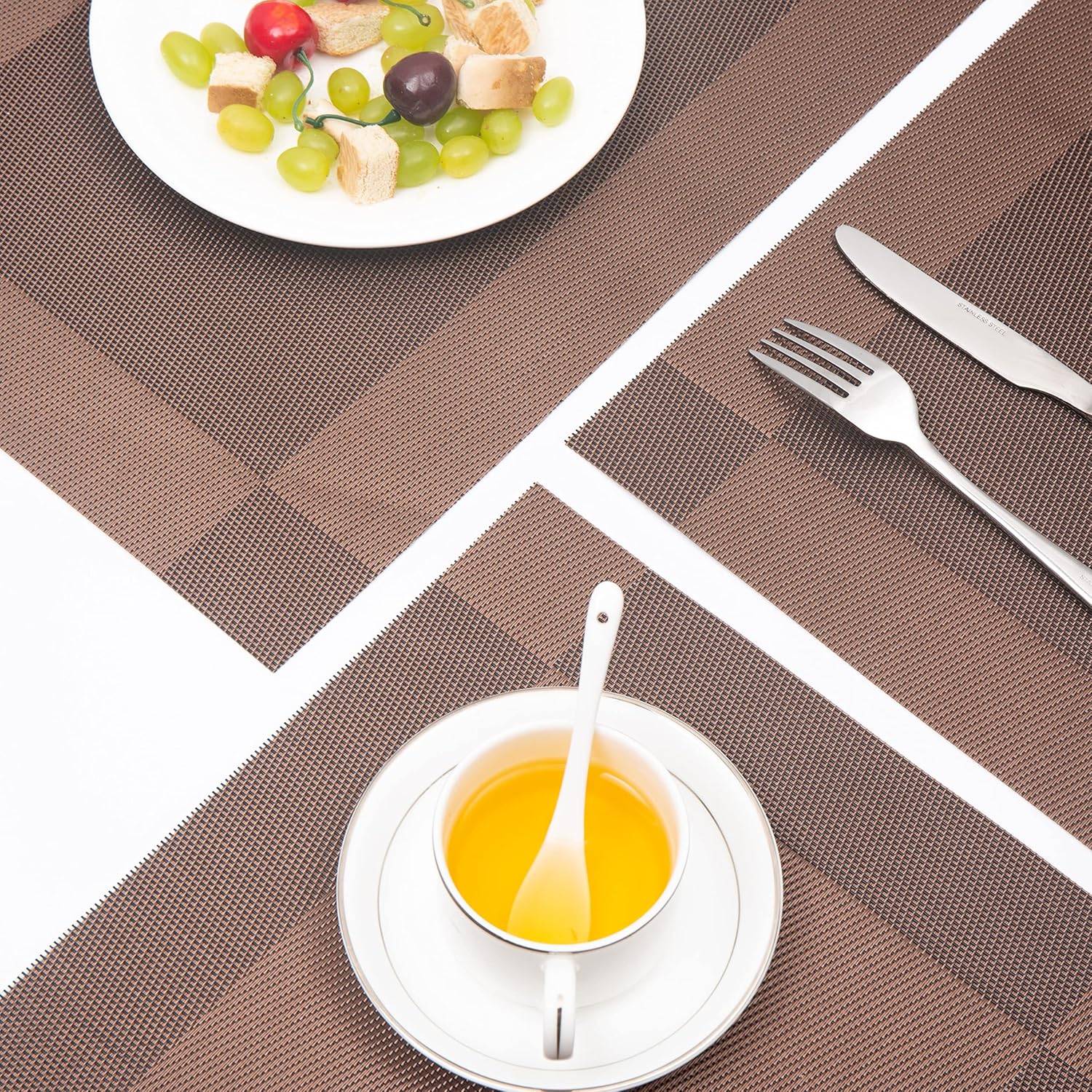 AYSW Sets de Table Lot de 6 PVC Antidérapant Lavable Résiste Vinyle Set de Table 45 x 30cm Tissées pour Napperons de Cuisine Café d'or 5