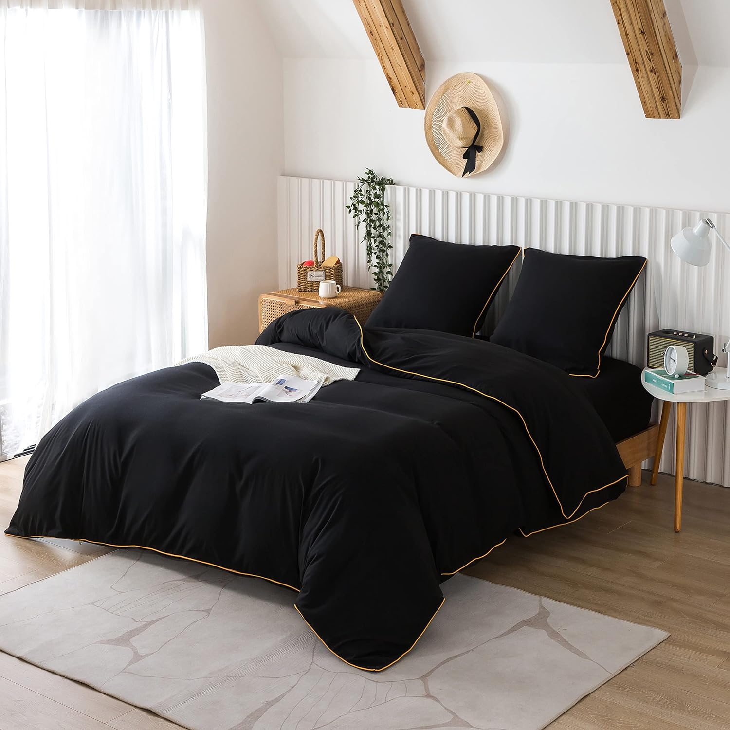 AYSW 4-Piece Bedding Set Duvet Cover 220x240cm + Fitted Sheet 160x200cm with 2 pillowcases 65x65cm Black for 2 Persons 120 Threads/cm² in Microfiber 4