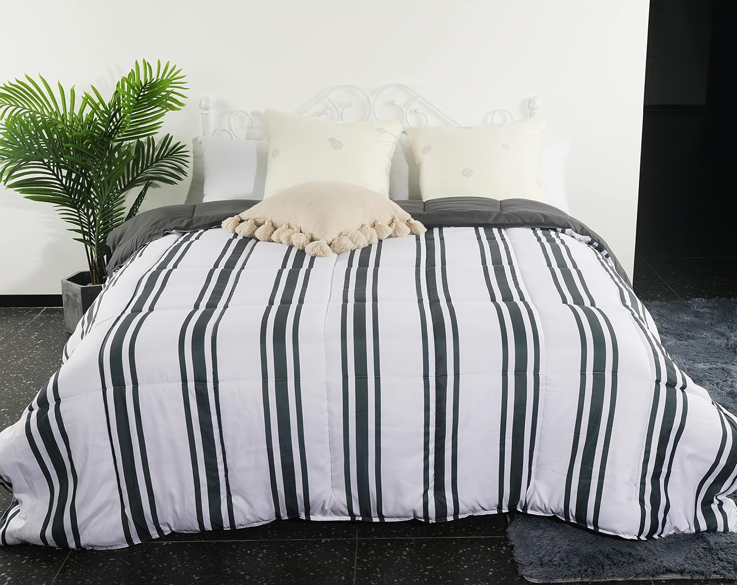AYSW Bettdecke Zweifarbig Warm im Winter 220x240cm Hypoallergen Streifen Schwarz und Weiß Bettdecke Reversibel 2 Personen Bettdecke 2