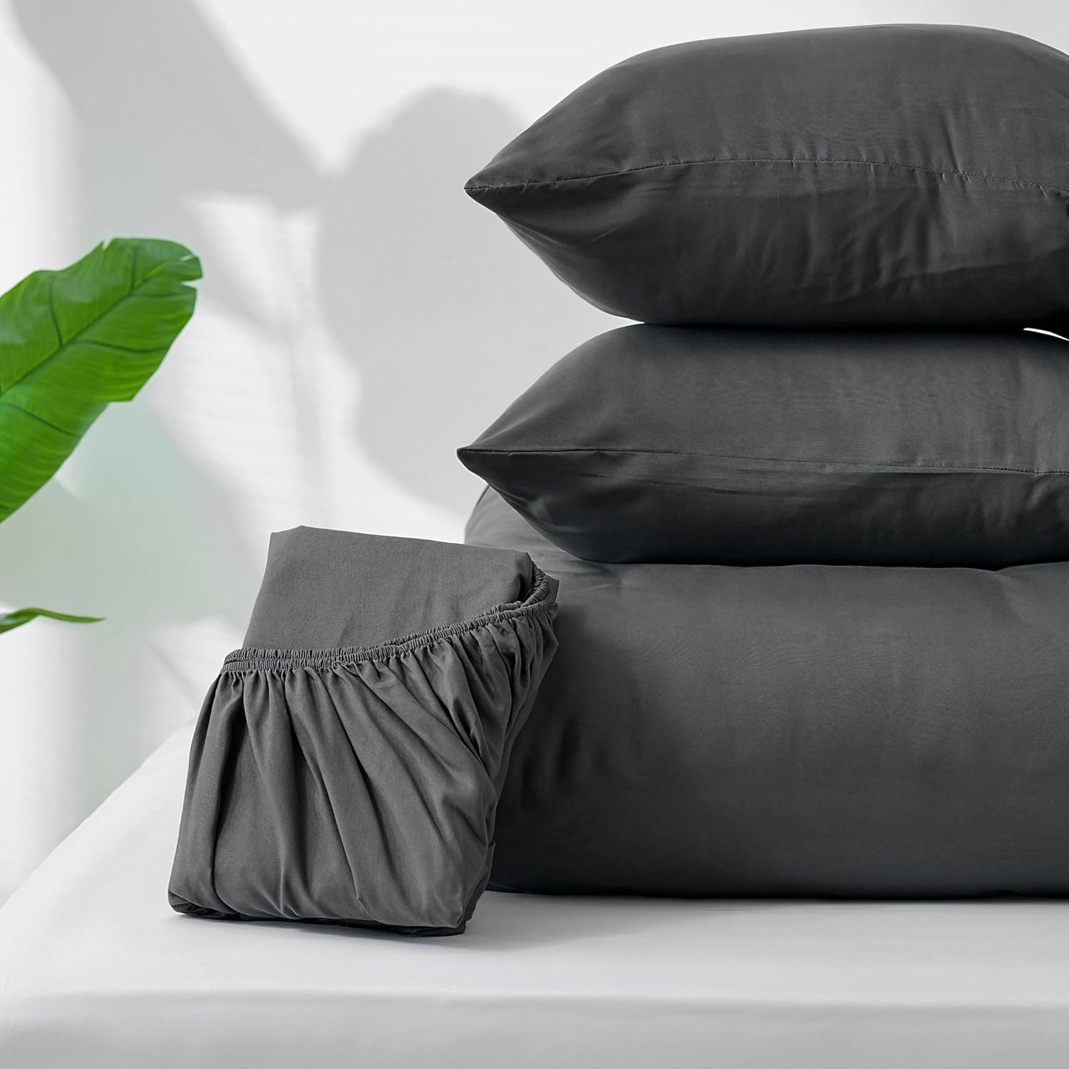 AYSW 4-Piece Bedding Set Duvet Cover 200x200cm + Fitted Sheet 160x200cm 30cm Pocket + 2 Pillowcases 65x65cm 2 Person Duvet Cover Set Light Grey 80 Threads/cm² Microfiber 9