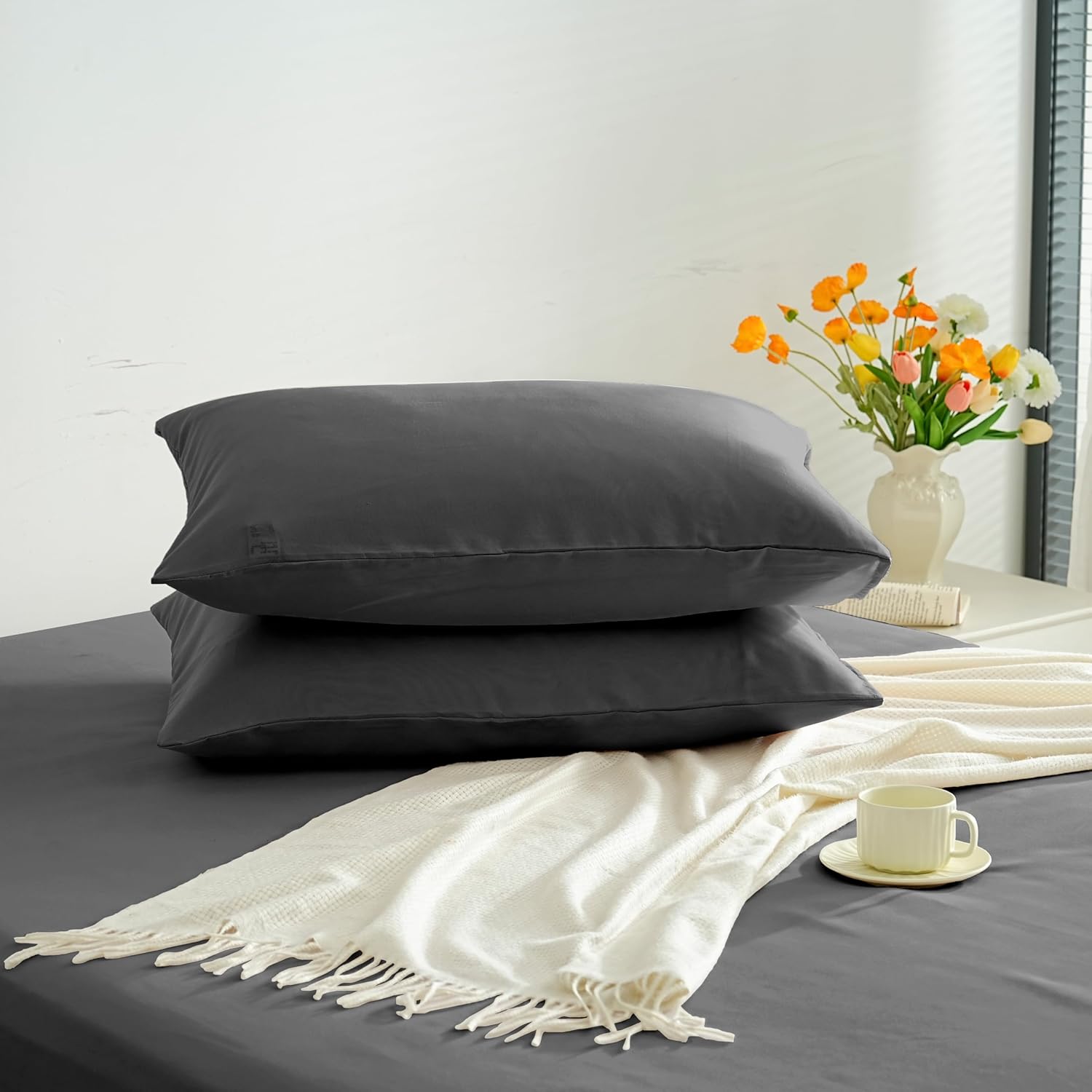 Set of 2 Lightweight Pillowcase 50x70 cm in Microfiber 80 Threads/cm² with Envelope Closure Pillowcase Pillow Protector Cushion Cover Soft and Washable 3