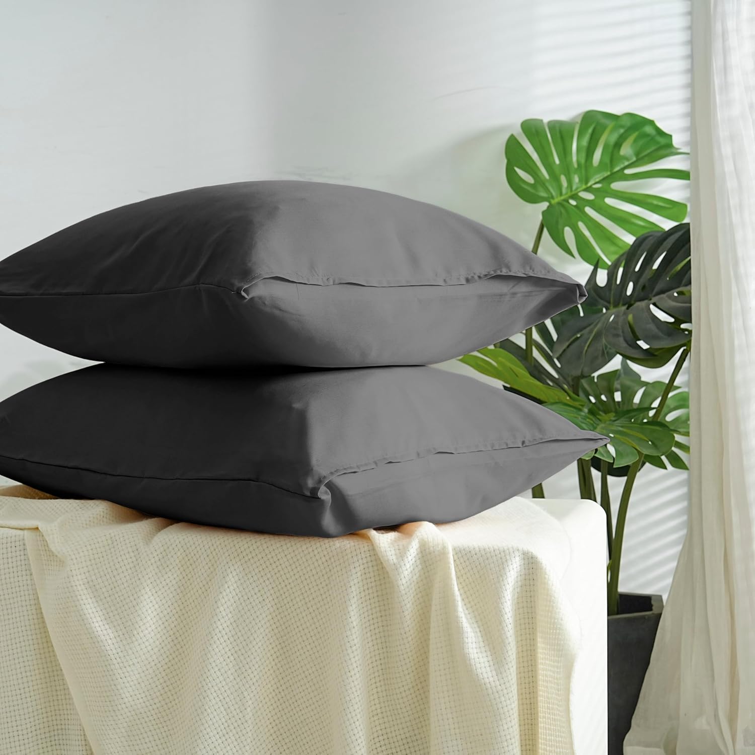 Set of 2 Lightweight Pillowcase 50x70 cm in Microfiber 80 Threads/cm² with Envelope Closure Pillowcase Pillow Protector Cushion Cover Soft and Washable 5