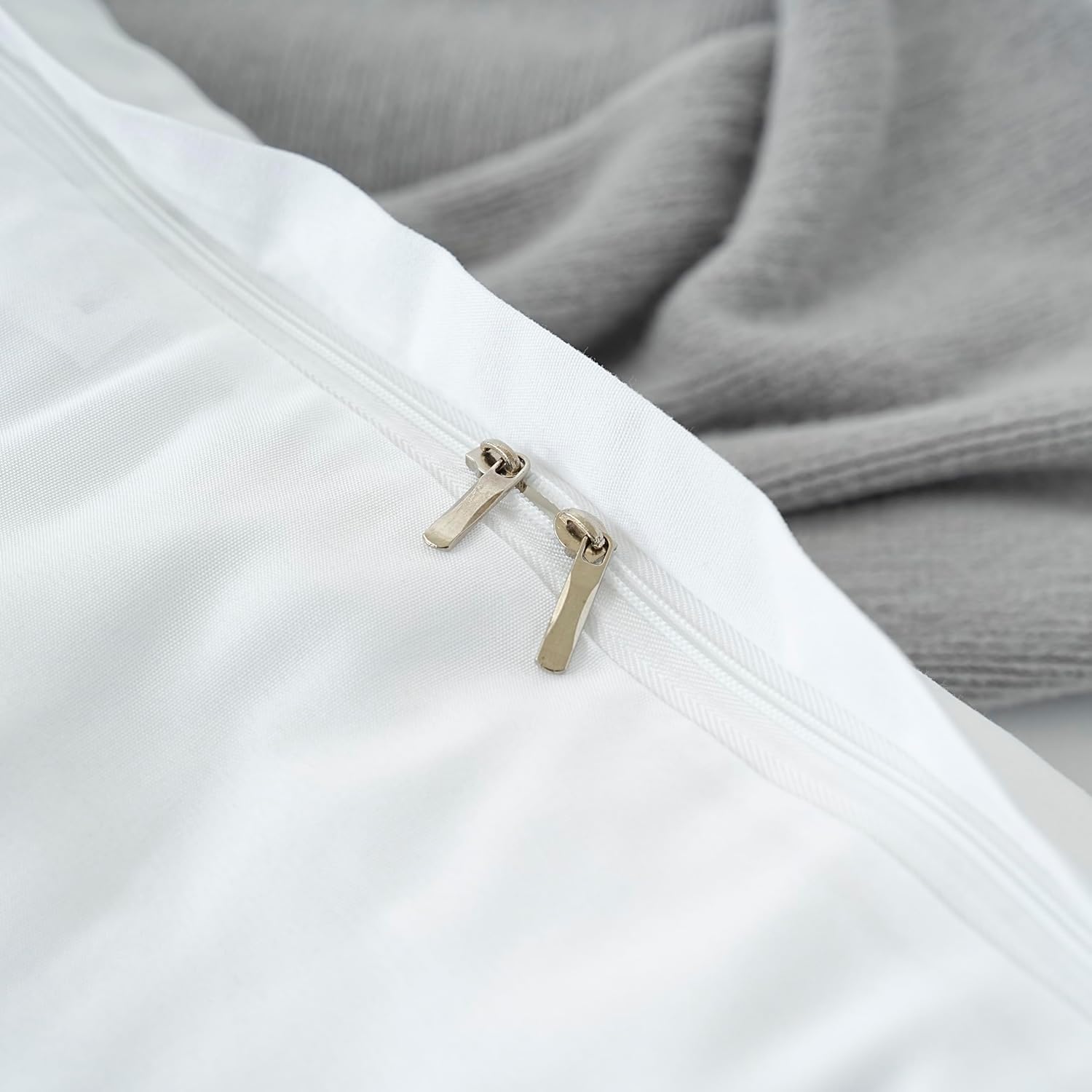 AYSW 4-Piece Bedding Set Duvet Cover 220x240cm + Fitted Sheet 180x200cm 30cm Pocket + 2 Pillowcases 65x65cm 2 Person Duvet Cover Set White Light 80 Threads/cm² Microfiber 6