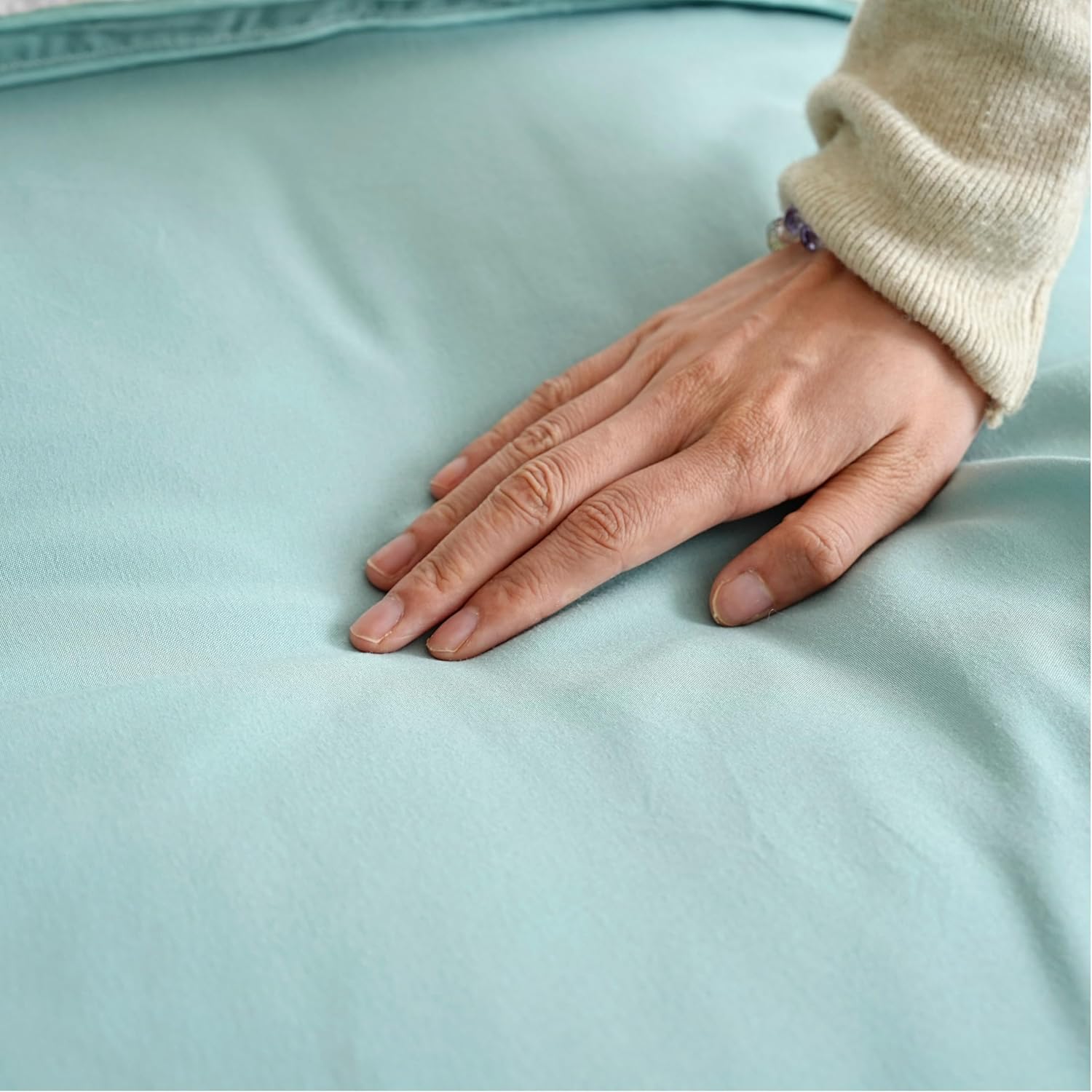 AYSW Two-Tone Duvet Warm in winter 450g/m² Thick 200x200cm Light Green Cream Light Grey White Reversible Bed Duvet Comforter 8