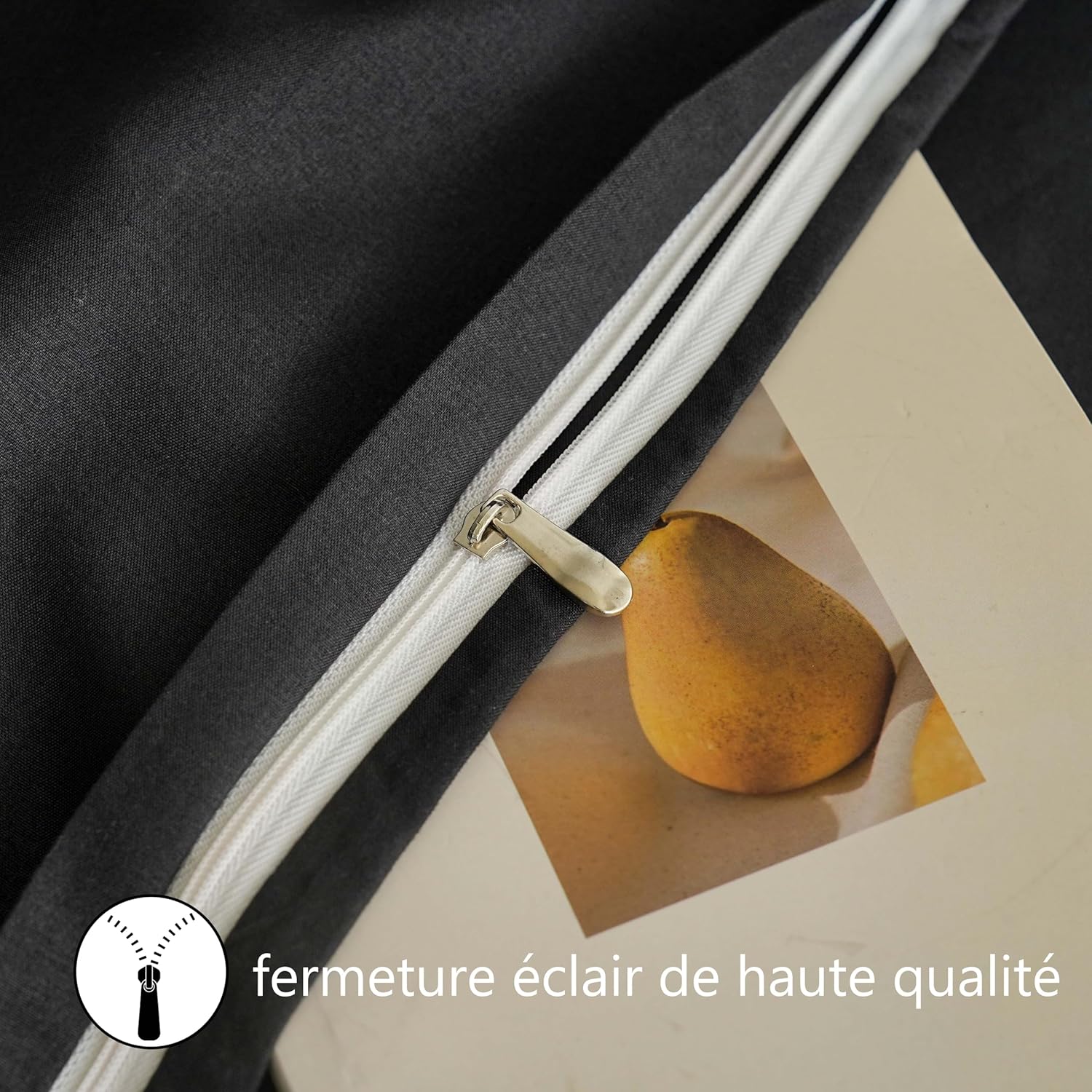 AYSW Lot de 2- Taies d'oreiller 65x65cm Noir Housse d'oreiller avec Une Fermeture éclair en Microfibre 6