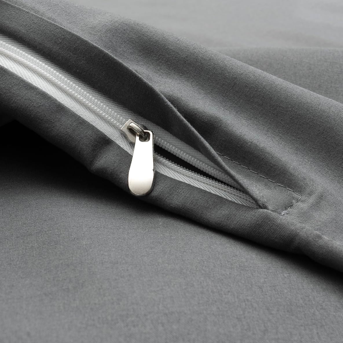 AYSW Lot de 4- Taies d'oreiller 65x65cm Gris Housse d'oreiller avec Une Fermeture éclair en Microfibre 3